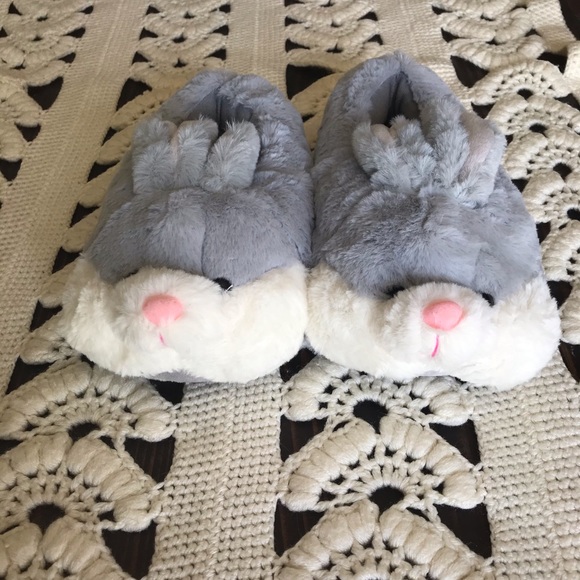 NWOT Adult Fuzzy Bunny Slippers - Picture 7 of 11